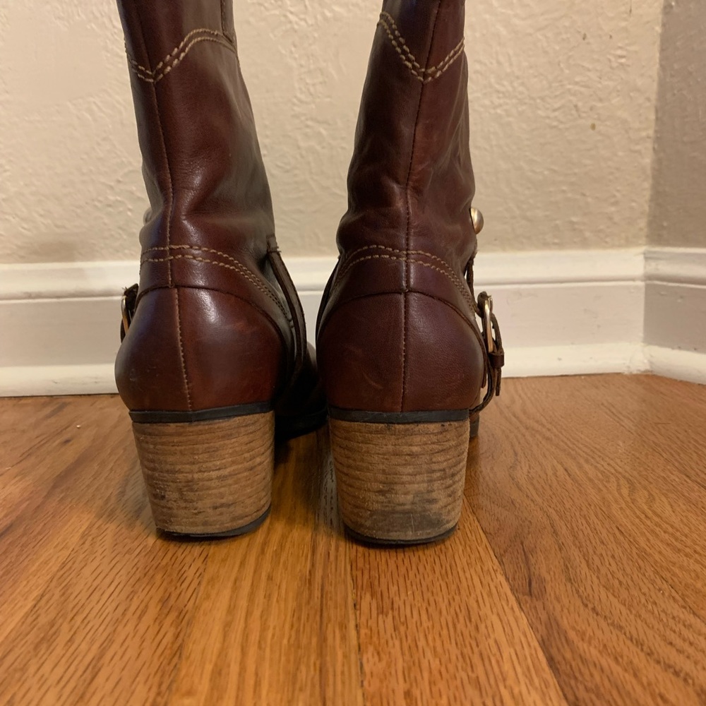 Clark’s brown leather boots. - Picture 7 of 16